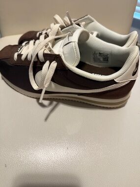 Nike Women’s Brown & White Low-Top Sneakers